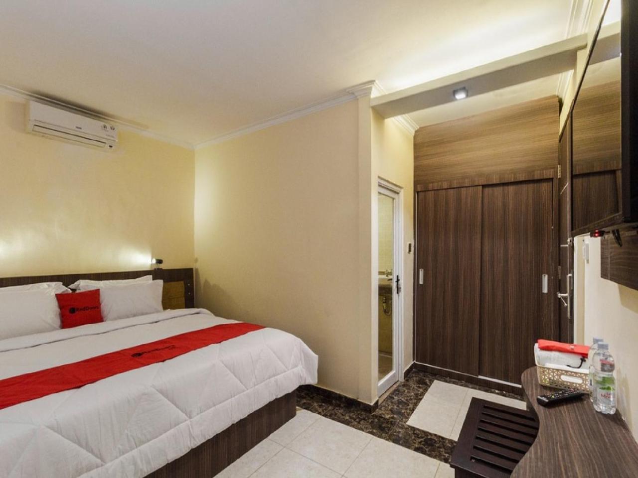 Reddoorz Plus @ Boulevard Panakkukang Macáçar Exterior foto