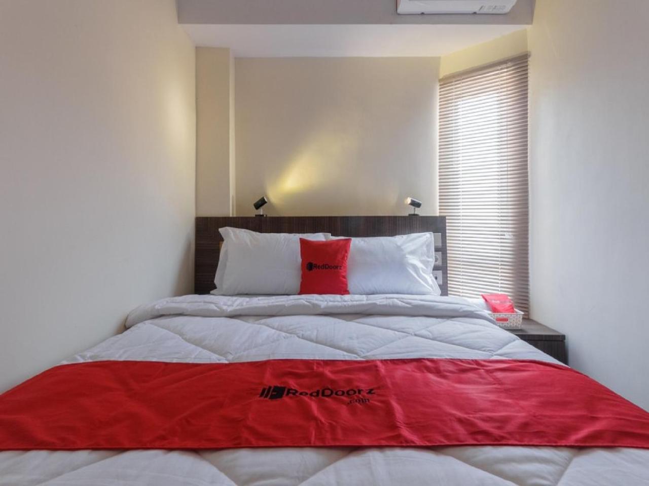 Reddoorz Plus @ Boulevard Panakkukang Macáçar Exterior foto
