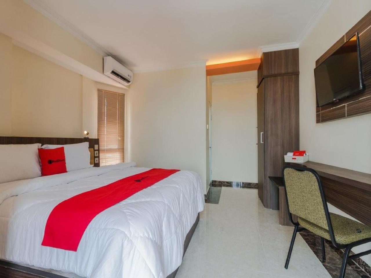 Reddoorz Plus @ Boulevard Panakkukang Macáçar Exterior foto