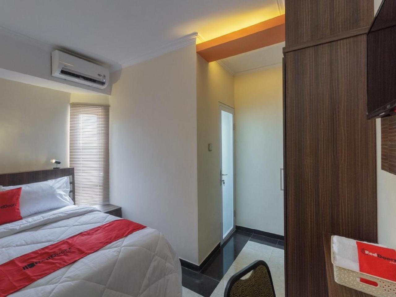 Reddoorz Plus @ Boulevard Panakkukang Macáçar Exterior foto