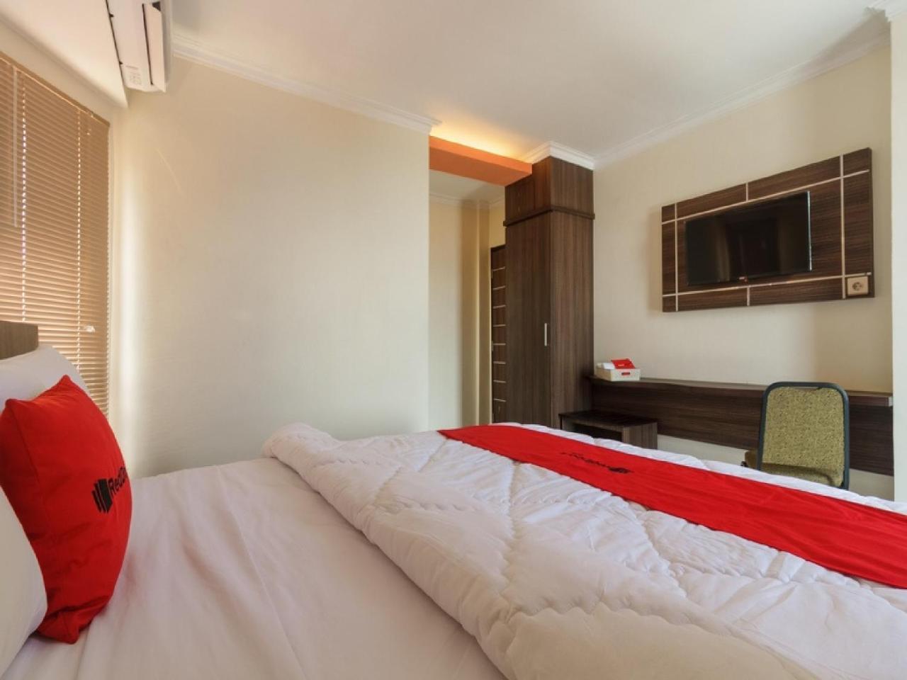 Reddoorz Plus @ Boulevard Panakkukang Macáçar Exterior foto
